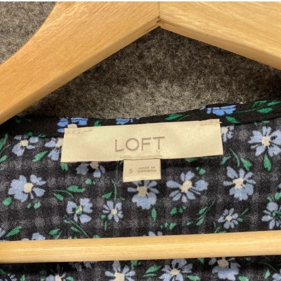 Loft Blouse Women S Small Black Floral V-Neck Tasseled Long Sleeve Pullover - Picture 4 of 7